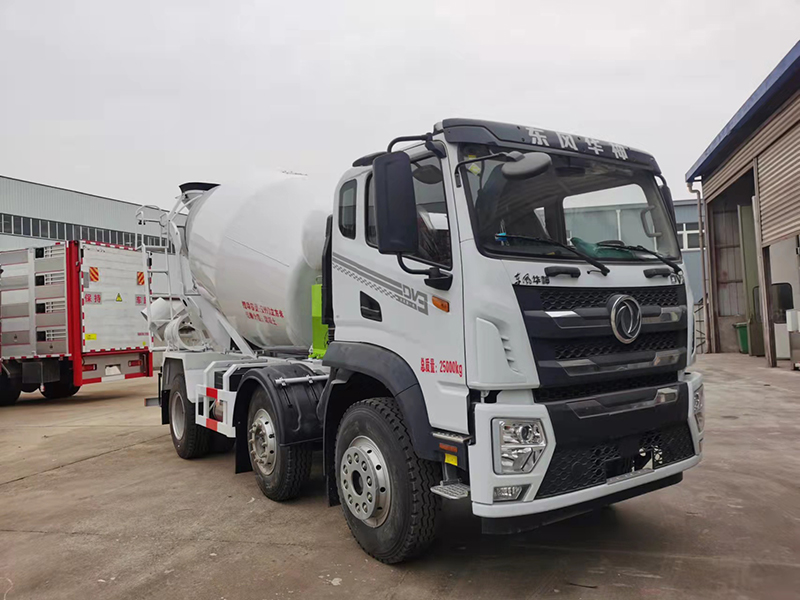 東風(fēng)華神四缸8一9方攪拌車(chē)