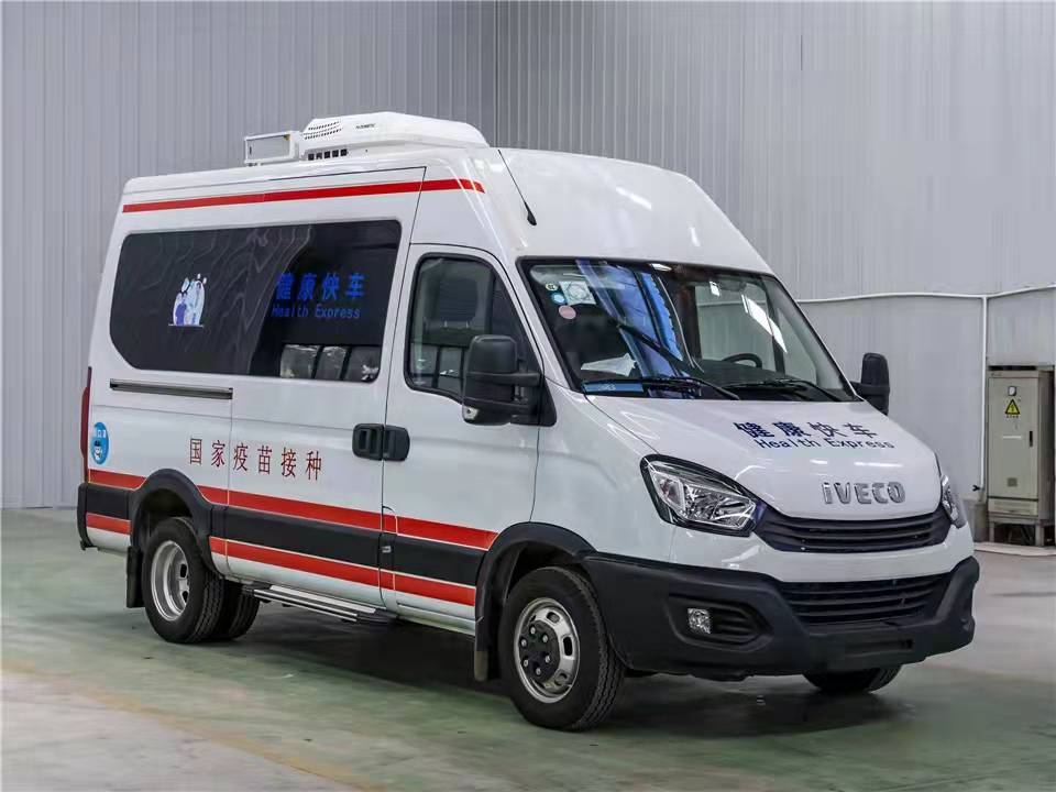 依維柯移動(dòng)式疫苗接種車(chē)，可下鄉(xiāng)鎮(zhèn)